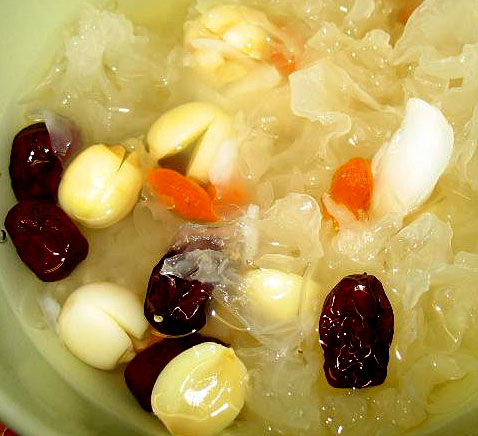 银耳莲子汤