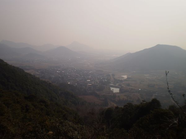 珠山脚下景色