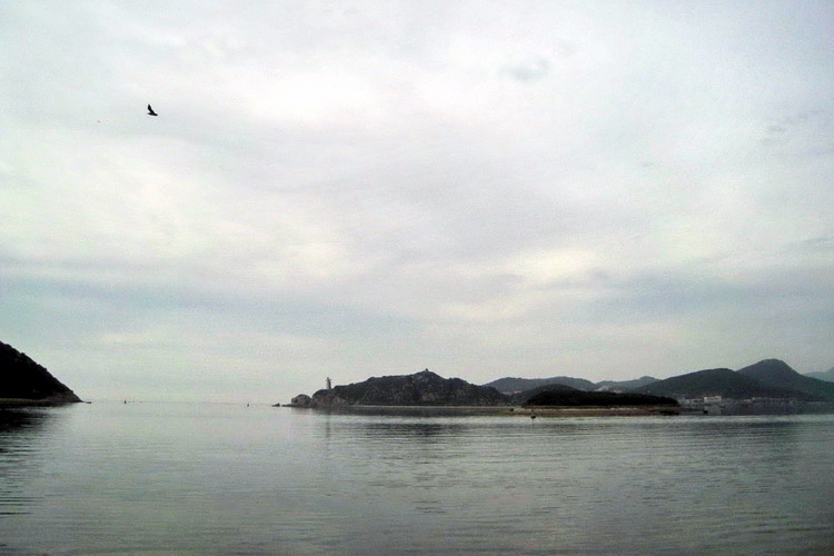 军  港