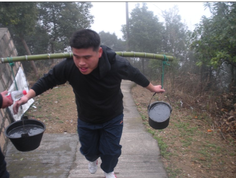 大力士：蓝色的破屋顶