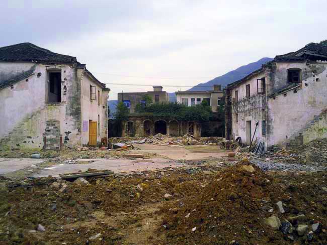 立三 前大门.jpg