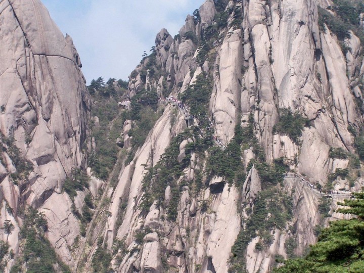 228黄山风景区莲花峰山道风光.jpg
