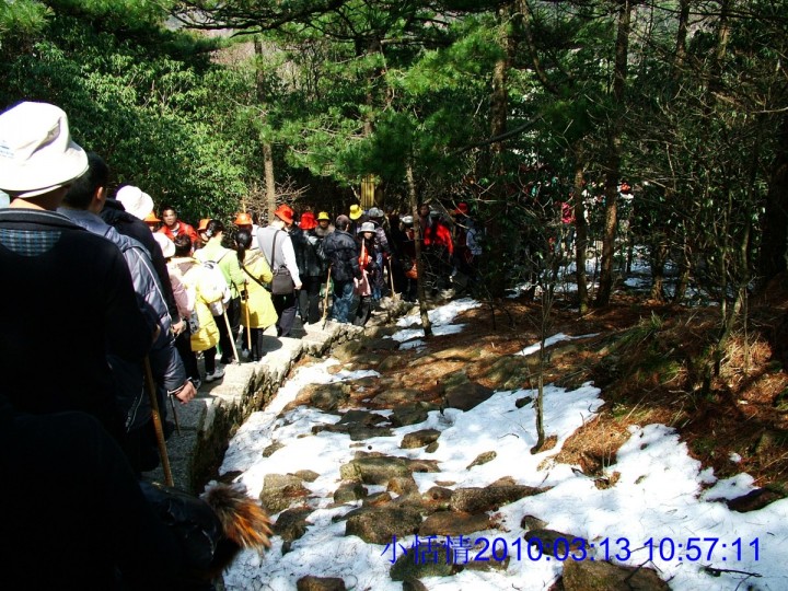 313这山上的雪不冷、但化得很慢！.jpg