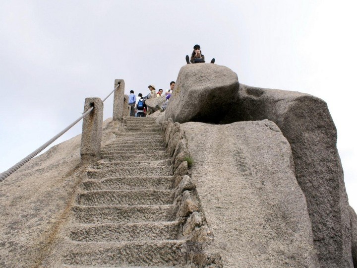 36天都峰顶峰.jpg