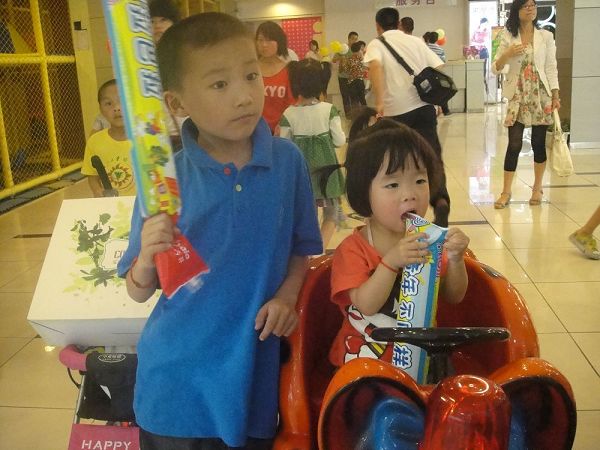 以为是可以吃的，所以就开始咬了。。.jpg