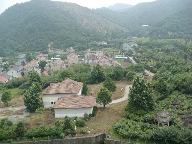 水库下的村庄