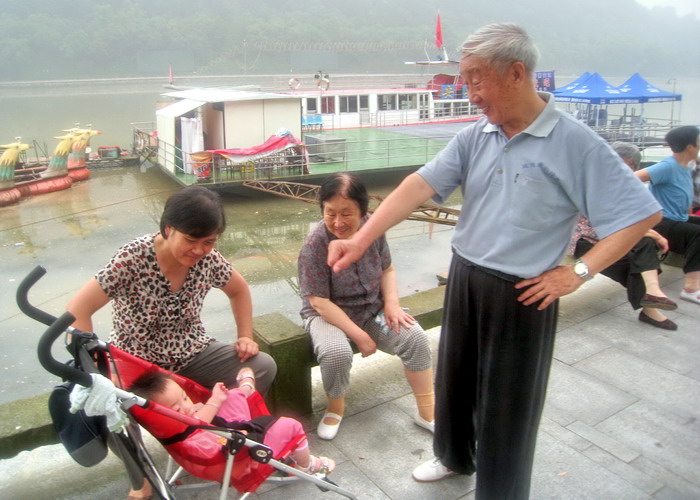 大人夸偶乖