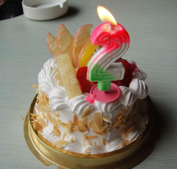 买个了8块钱的生日蛋糕哄哄小人.jpg