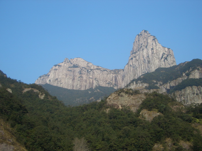 山那边！